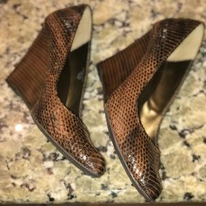 Max studio brown wedge size 7.5 snake skin